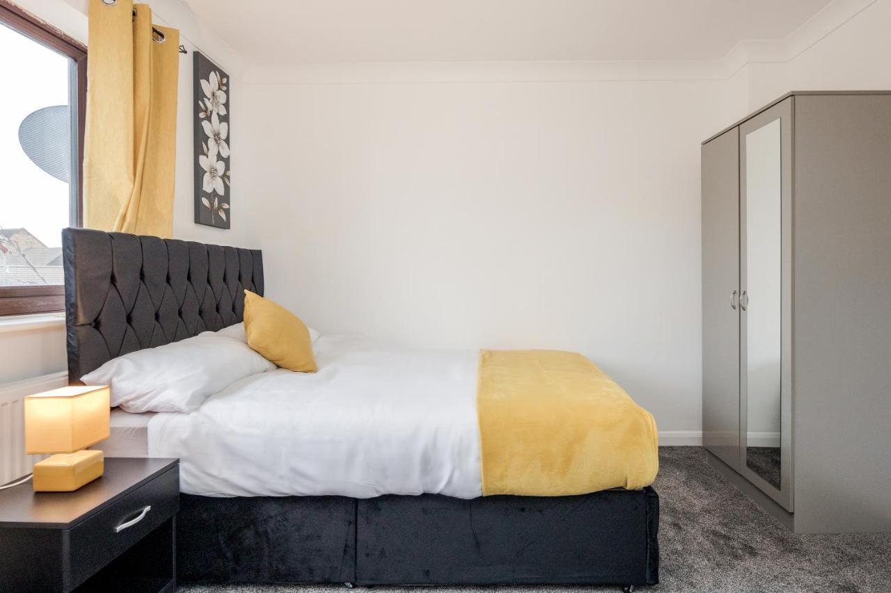 Lovely House In Dagenham / Barking With Free Parking, Wifi & Garden エクステリア 写真