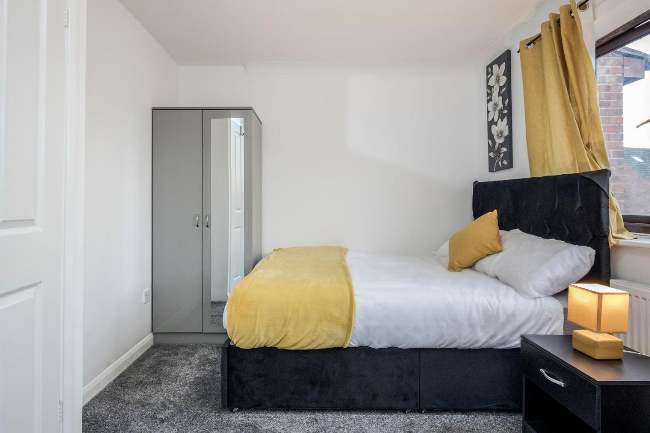 Lovely House In Dagenham / Barking With Free Parking, Wifi & Garden エクステリア 写真