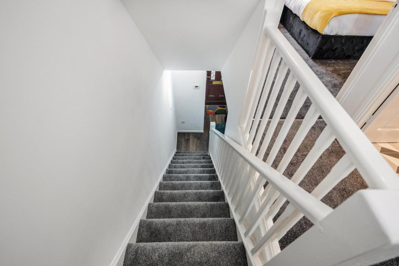 Lovely House In Dagenham / Barking With Free Parking, Wifi & Garden エクステリア 写真